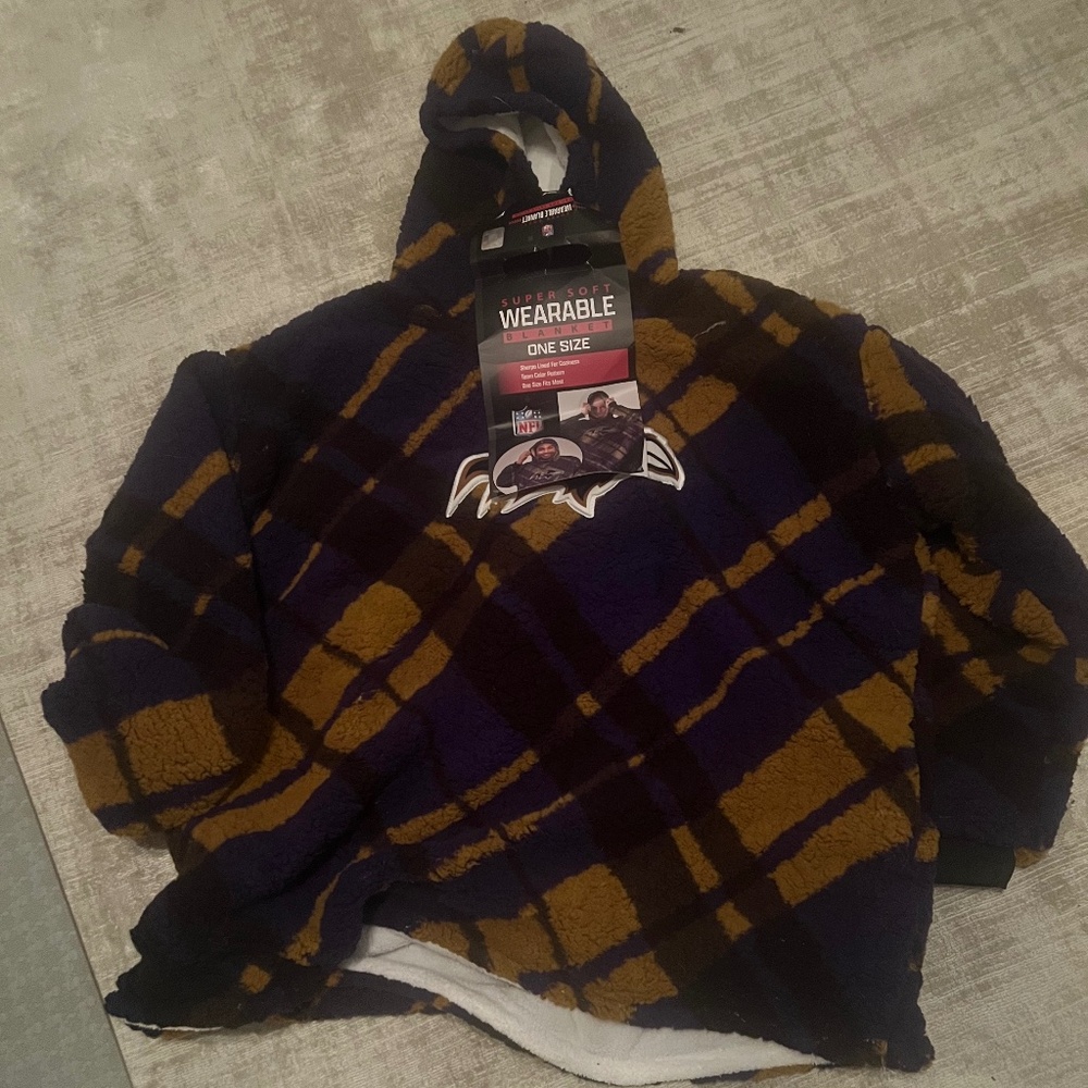 Ravens: wearable blanket: Sherpa inside